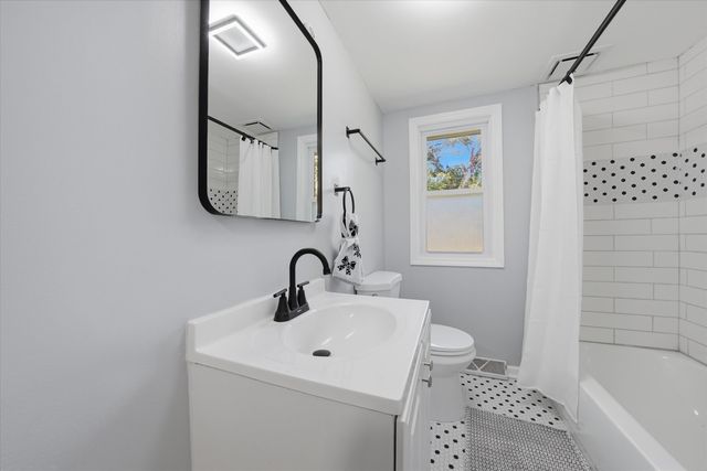 1020 E 61st Place, Merrillville, IN 46410