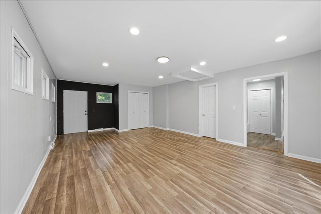 1020 E 61st Place, Merrillville, IN 46410