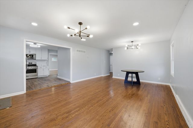 1020 E 61st Place, Merrillville, IN 46410