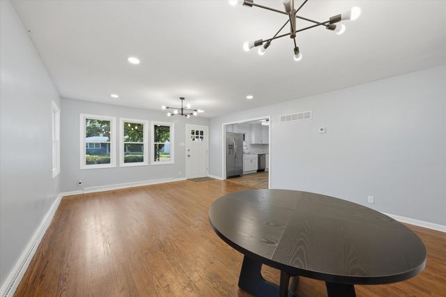 1020 E 61st Place, Merrillville, IN 46410