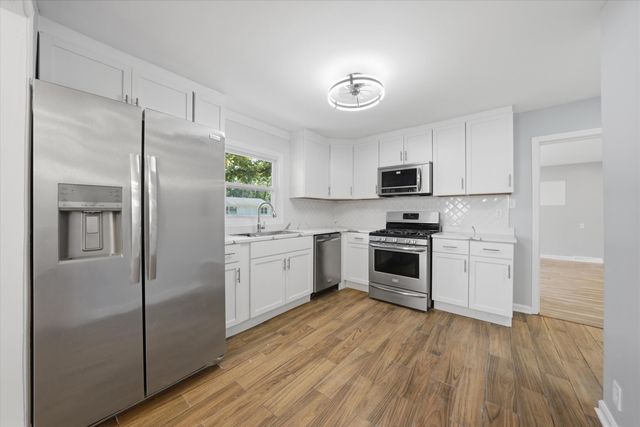 1020 E 61st Place, Merrillville, IN 46410