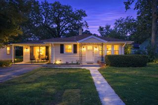 1020 E 61st Place, Merrillville, IN 46410