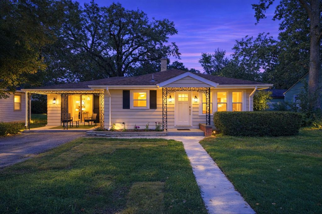 1020 E 61st Place, Merrillville, IN 46410