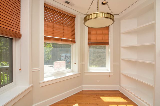 3614 N Bosworth Avenue 1F, Chicago, IL 60613