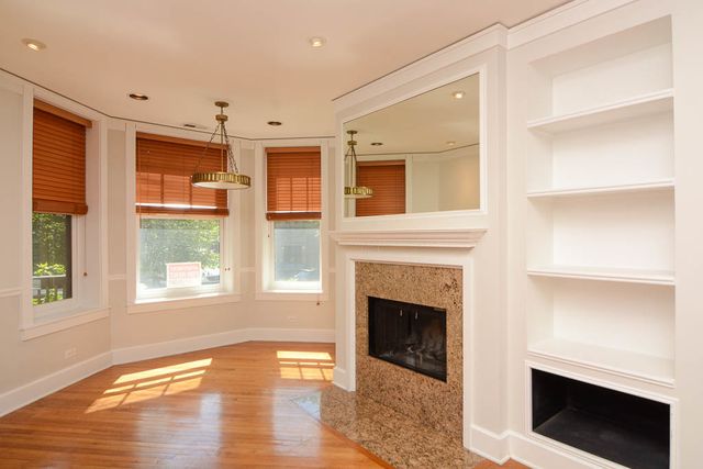 3614 N Bosworth Avenue 1F, Chicago, IL 60613