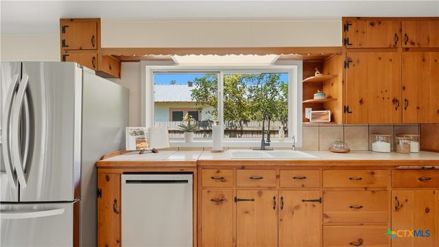 596 Willow Avenue, New Braunfels, TX 78130