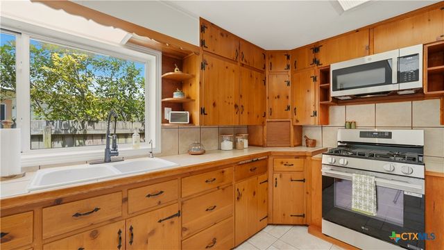 596 Willow Avenue, New Braunfels, TX 78130