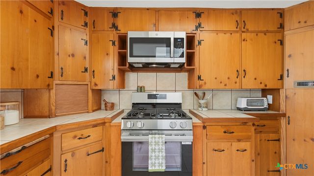 596 Willow Avenue, New Braunfels, TX 78130