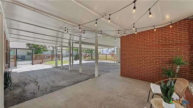 596 Willow Avenue, New Braunfels, TX 78130