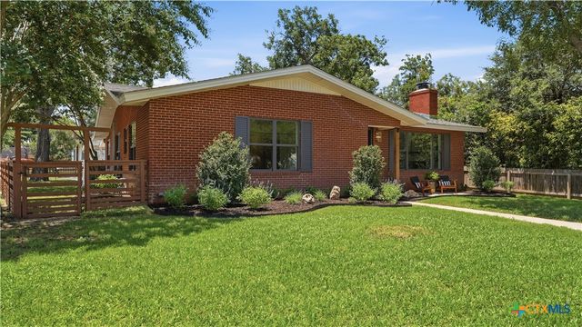 596 Willow Avenue, New Braunfels, TX 78130
