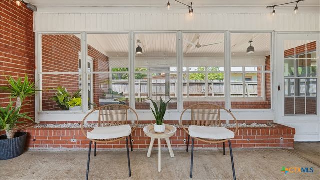 596 Willow Avenue, New Braunfels, TX 78130