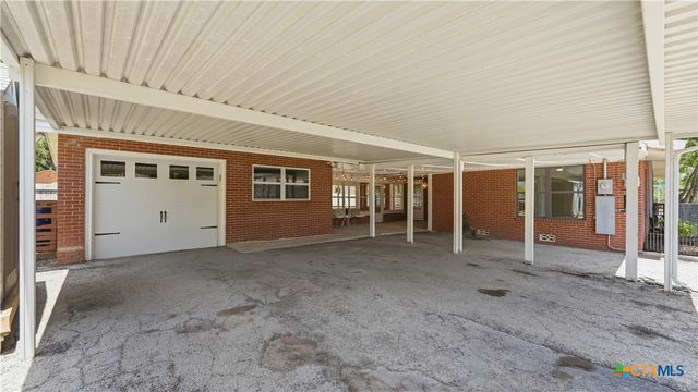 596 Willow Avenue, New Braunfels, TX 78130