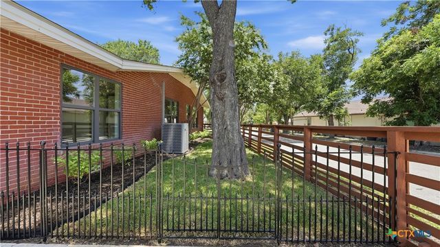 596 Willow Avenue, New Braunfels, TX 78130