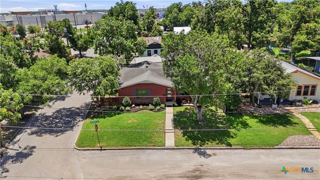 596 Willow Avenue, New Braunfels, TX 78130