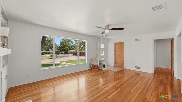 596 Willow Avenue, New Braunfels, TX 78130