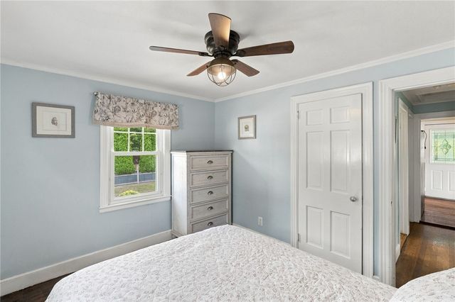 1040 Greenwich Avenue, Warwick, RI 02886