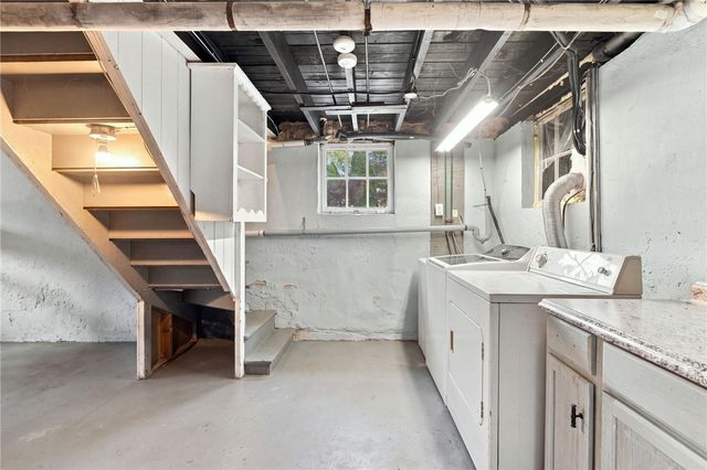 1040 Greenwich Avenue, Warwick, RI 02886