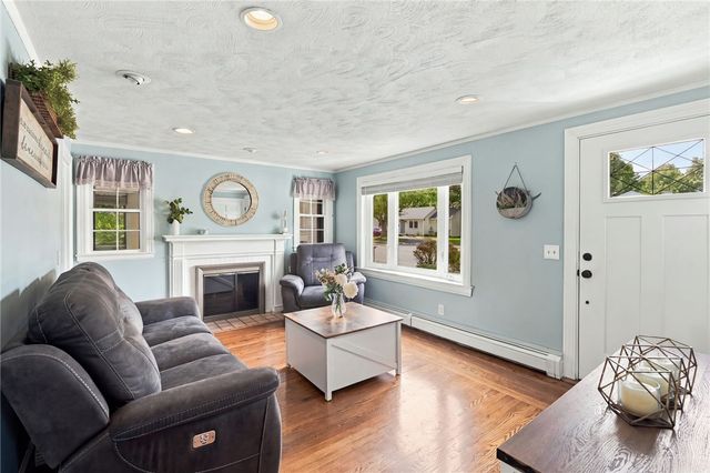 1040 Greenwich Avenue, Warwick, RI 02886