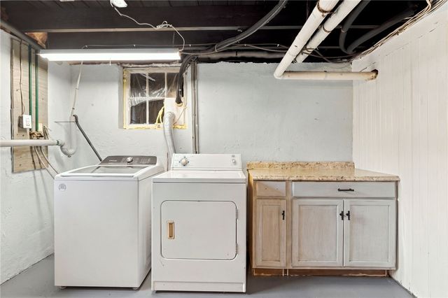 1040 Greenwich Avenue, Warwick, RI 02886