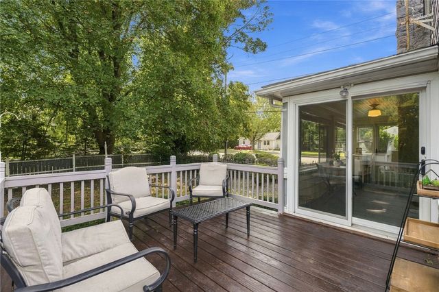 1040 Greenwich Avenue, Warwick, RI 02886