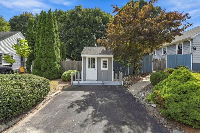 1040 Greenwich Avenue, Warwick, RI 02886
