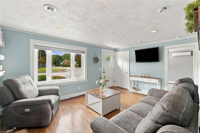 1040 Greenwich Avenue, Warwick, RI 02886