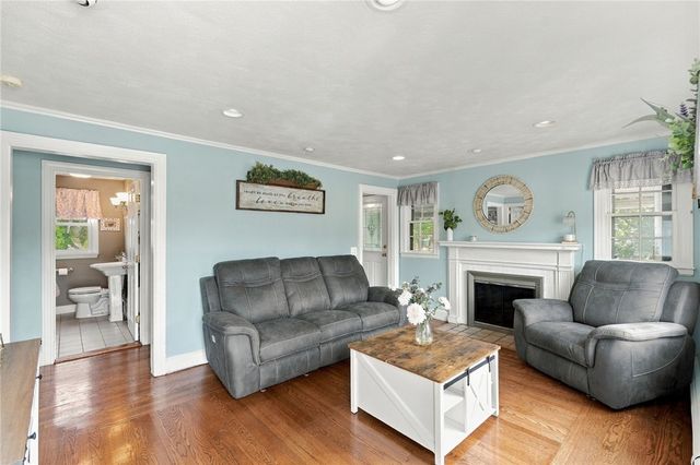 1040 Greenwich Avenue, Warwick, RI 02886