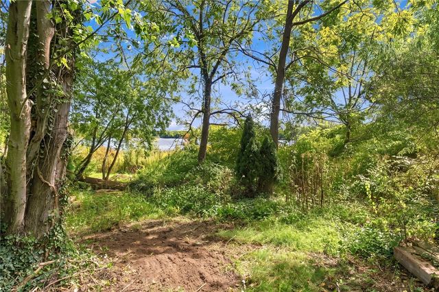 1040 Greenwich Avenue, Warwick, RI 02886