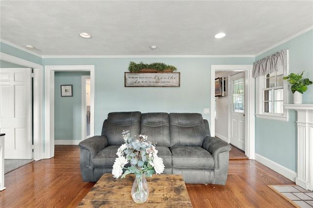 1040 Greenwich Avenue, Warwick, RI 02886