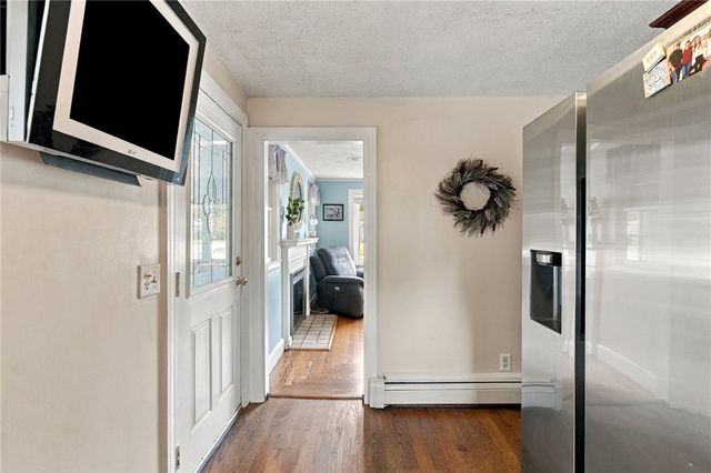 1040 Greenwich Avenue, Warwick, RI 02886
