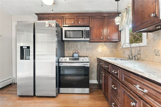 1040 Greenwich Avenue, Warwick, RI 02886