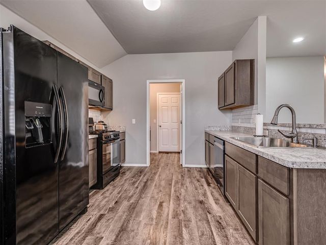 11549 NW 100th Street, Yukon, OK 73099