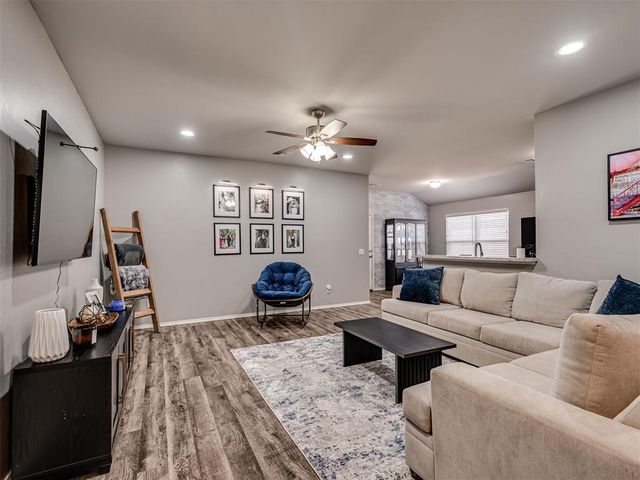 11549 NW 100th Street, Yukon, OK 73099