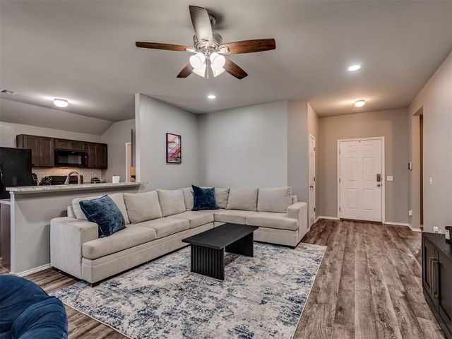 11549 NW 100th Street, Yukon, OK 73099