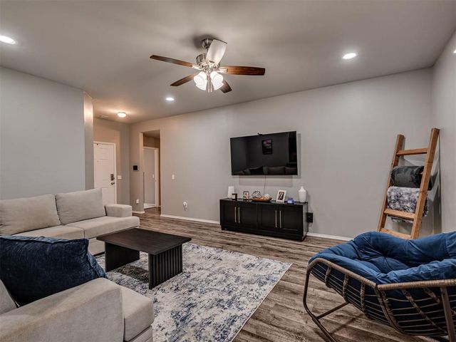 11549 NW 100th Street, Yukon, OK 73099
