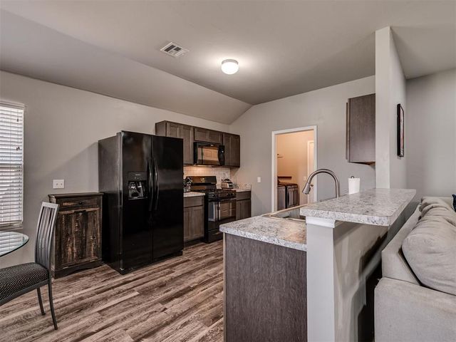 11549 NW 100th Street, Yukon, OK 73099