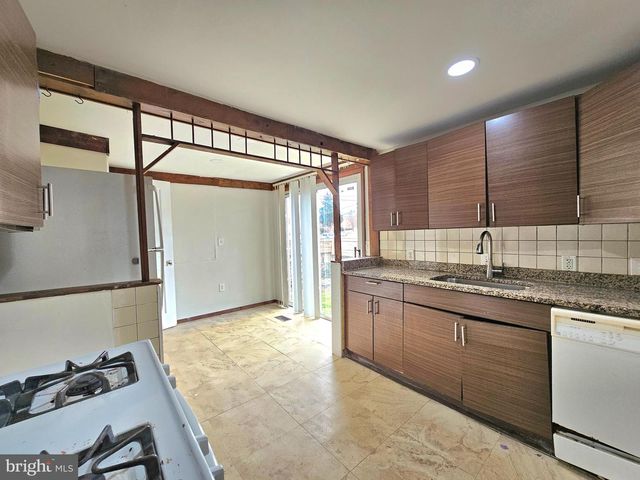 8501 CHESTNUT OAK RD, Parkville, MD 21234