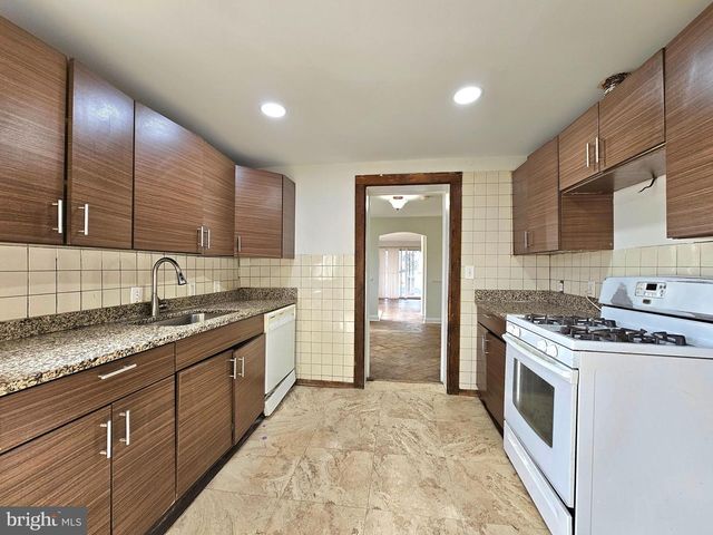 8501 CHESTNUT OAK RD, Parkville, MD 21234