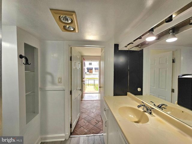 8501 CHESTNUT OAK RD, Parkville, MD 21234