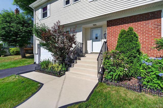 11 Oakridge Road, White Plains, NY 10607