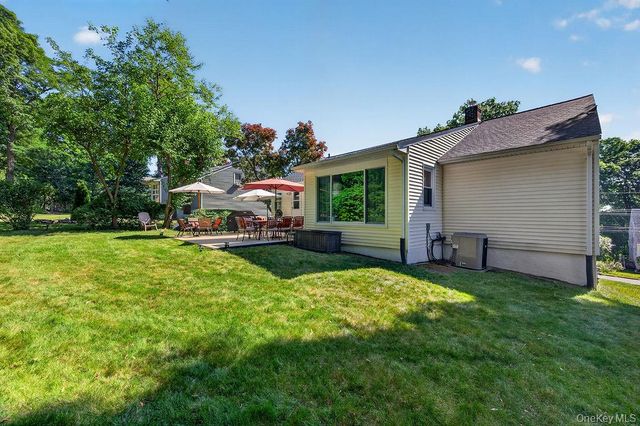11 Oakridge Road, White Plains, NY 10607