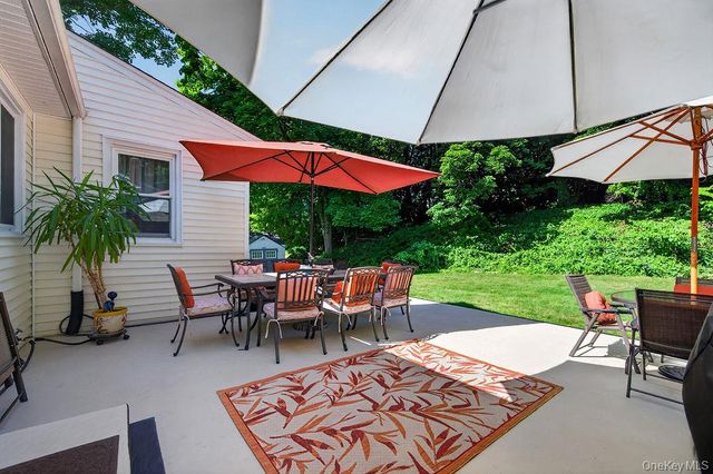 11 Oakridge Road, White Plains, NY 10607