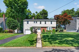 11 Oakridge Road, White Plains, NY 10607