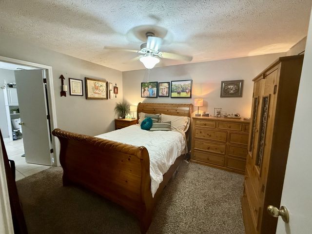 4040 Farmingham Woods Dr, Hermitage, TN 37076
