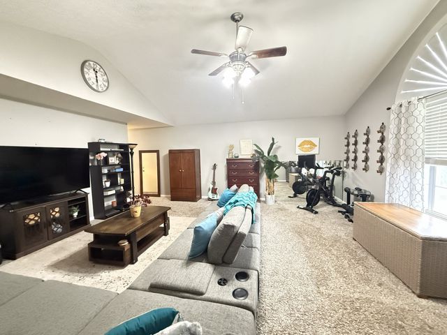 4040 Farmingham Woods Dr, Hermitage, TN 37076