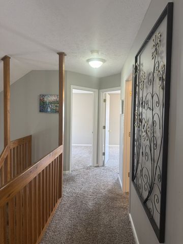 4040 Farmingham Woods Dr, Hermitage, TN 37076