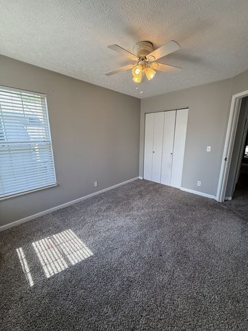 4040 Farmingham Woods Dr, Hermitage, TN 37076