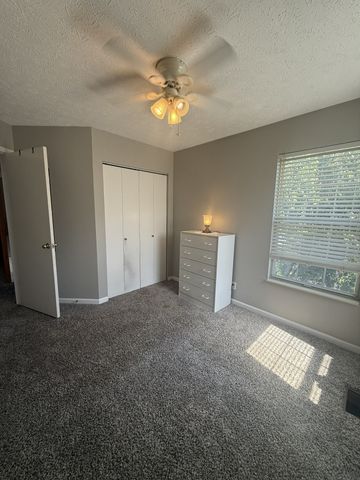 4040 Farmingham Woods Dr, Hermitage, TN 37076