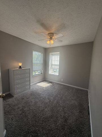 4040 Farmingham Woods Dr, Hermitage, TN 37076