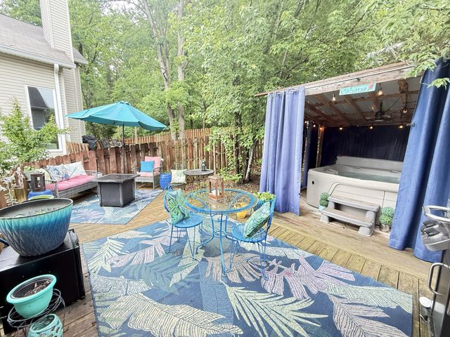 4040 Farmingham Woods Dr, Hermitage, TN 37076